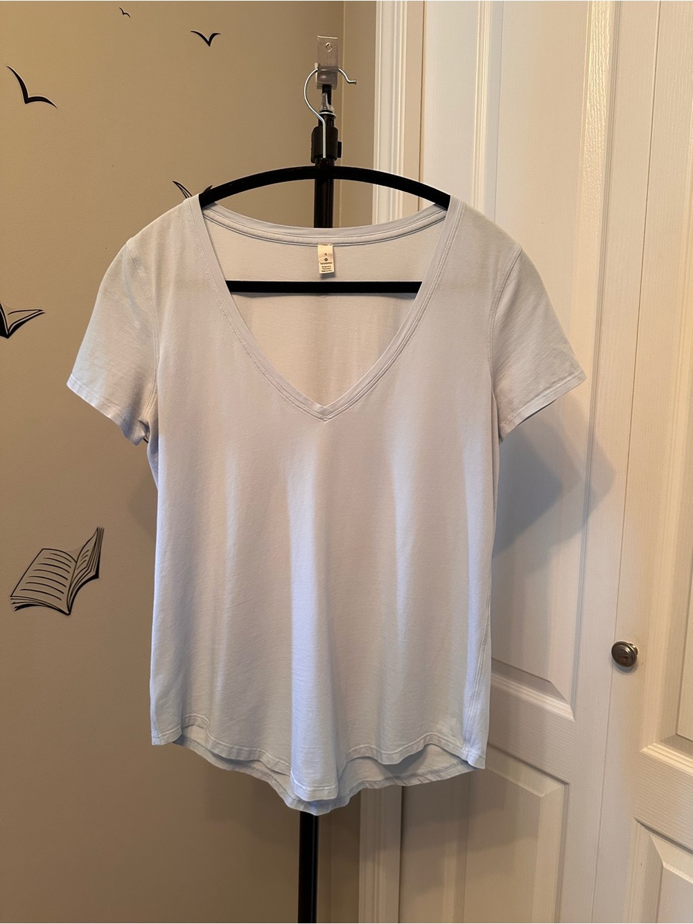 Lululemon Pale Blue V-Neck Short Sleeve Tee SZ 4